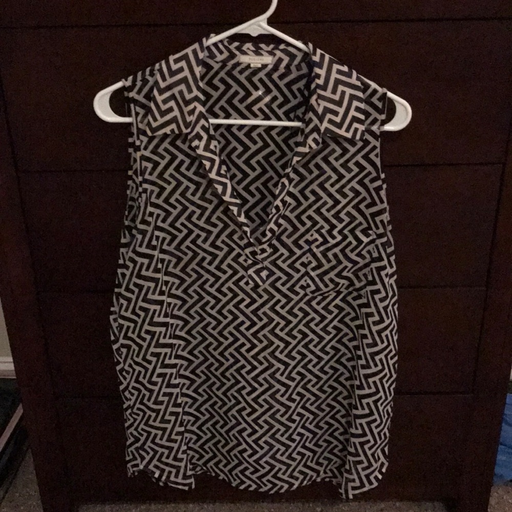 Black and white chevron sleeves blouse